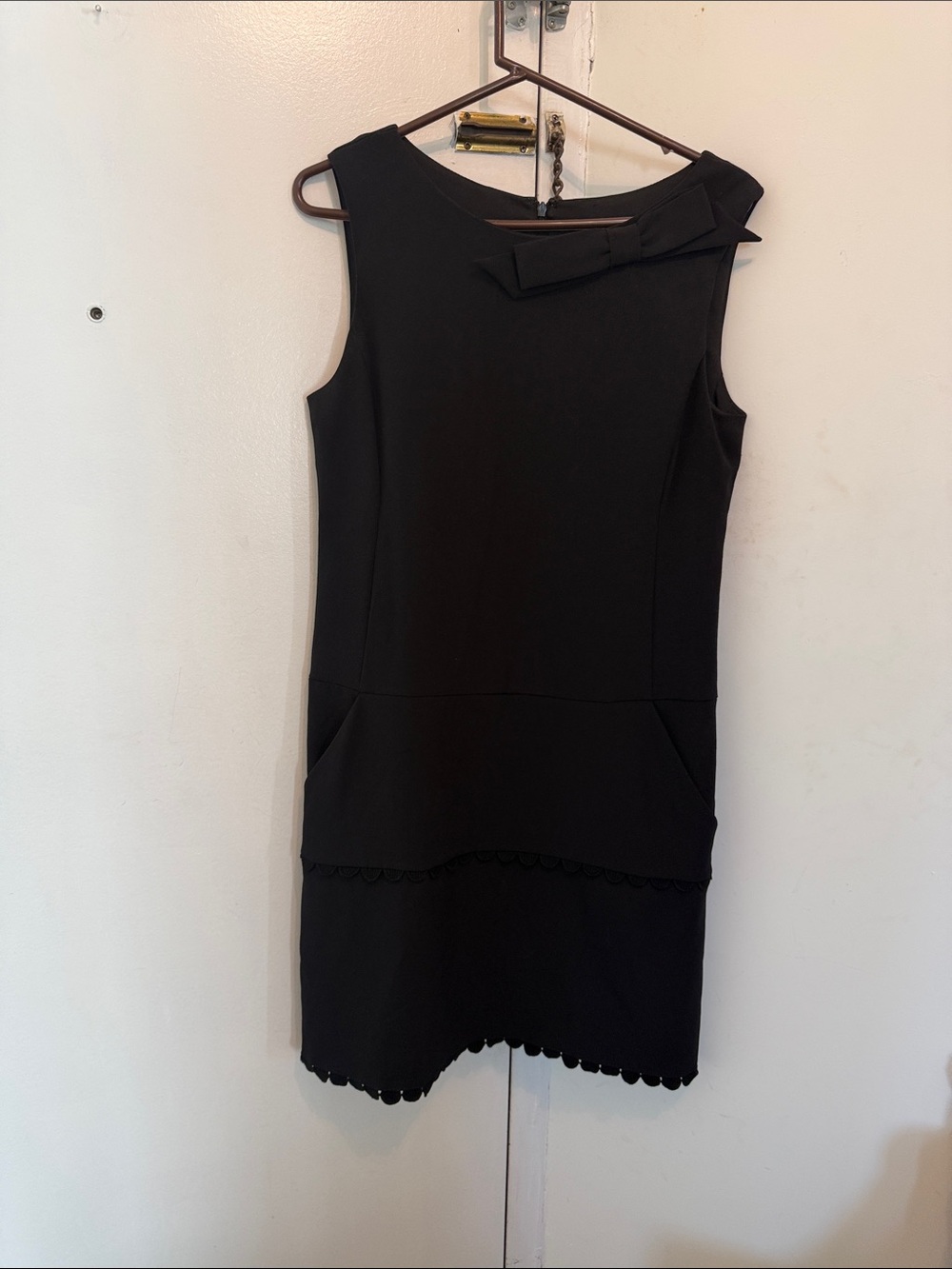Classic Black Sleeveless Bow Shift Dress